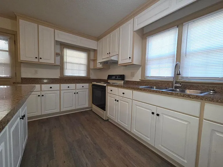 311 Moyton Ave — Photo 11