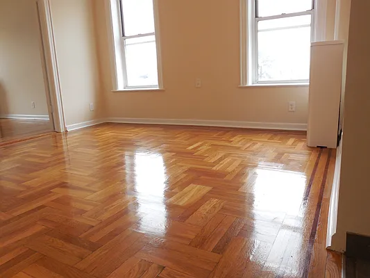 Rented by Zikos Realty Services | media 12