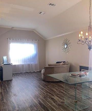 5th image of 102 Elmcrest Dr
