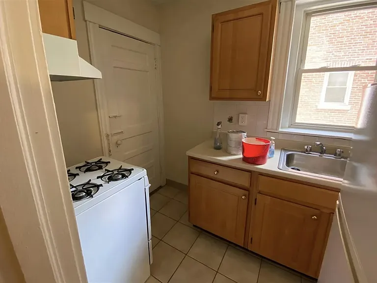 8 Craigie Cir — Photo 3