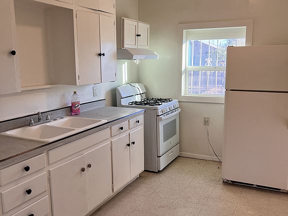3rd image of 132 W Lincoln St Unit 1