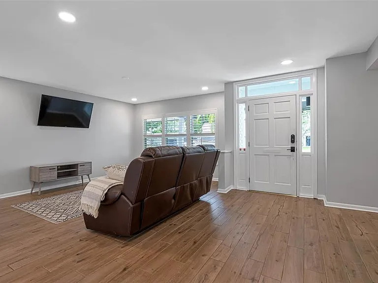 5104 W Cleveland St — Photo 17