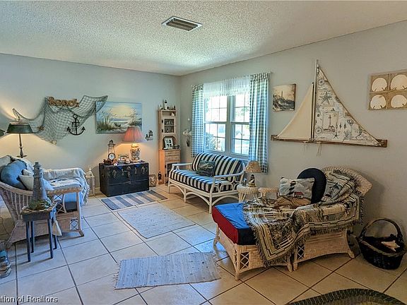 2nd image of 3056 Camellia Ln