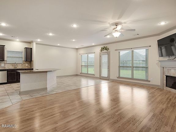 4th image of 322 Forest Grove Dr
