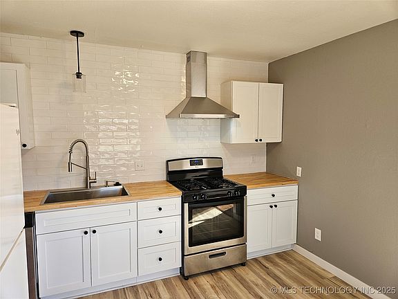 3rd image of 2325 W Easton Ct
