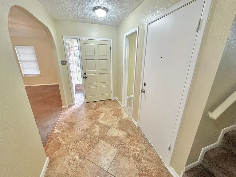 214 Timberline St — Photo 2