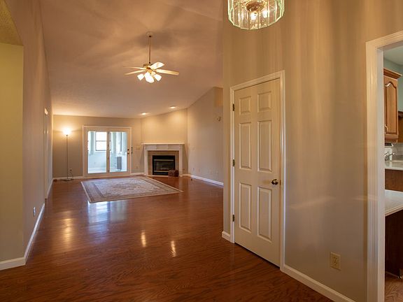 3rd image of 1115 E Berkshire Ct