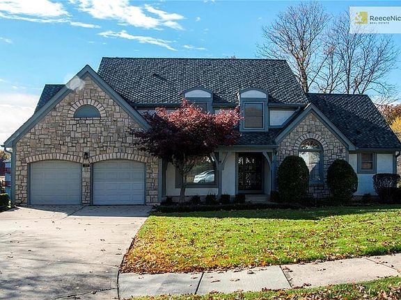 3rd image of 317 NE Chelmsford Ct