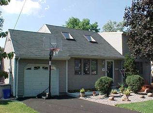 18 Woodland Dr, Colonia, NJ 07067