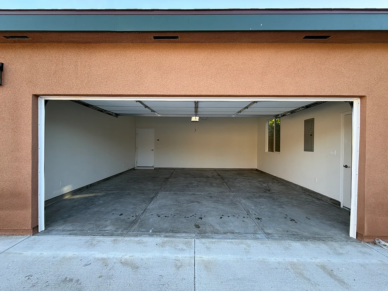 3 bed, 1200 sqft, $3,500 — Photo 2