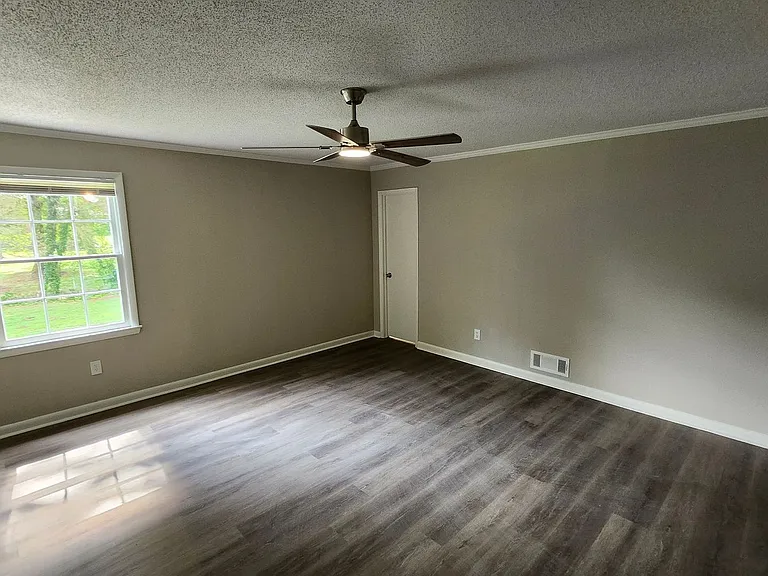 1007 Strawberry Ln — Photo 7