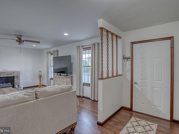 5th image of 186 Bloomfield Dr