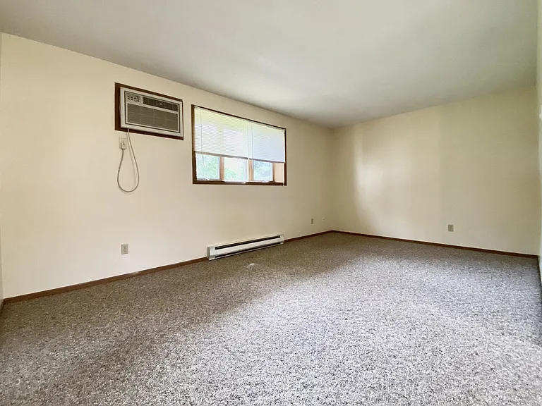 835 E 6th St #6 — Photo 6