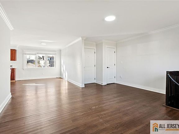 2nd image of 2227 Lewis Pl