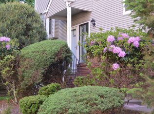 4501 Stonehedge Rd, Edison, NJ 08820