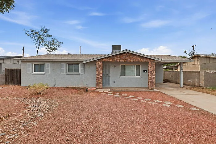 4 bed, 2.0 bath, 1008 sqft, $1,690 — Photo 2