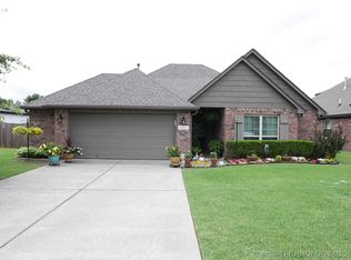 8466 Dunnwood Rd, Claremore, OK 74019