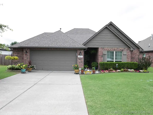 8466 Dunnwood Rd, Claremore, OK 74019
