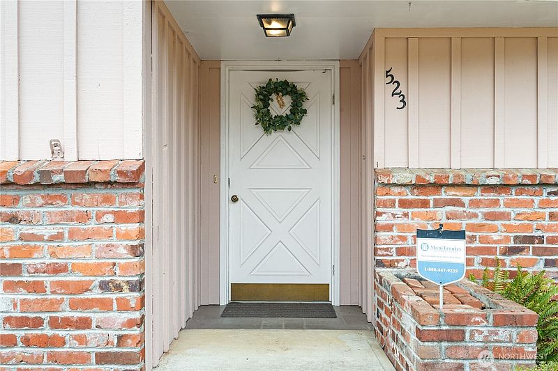 3rd image of 523 Carl Way