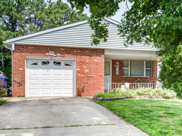 9 Madras Ct, Toms River, NJ 08757