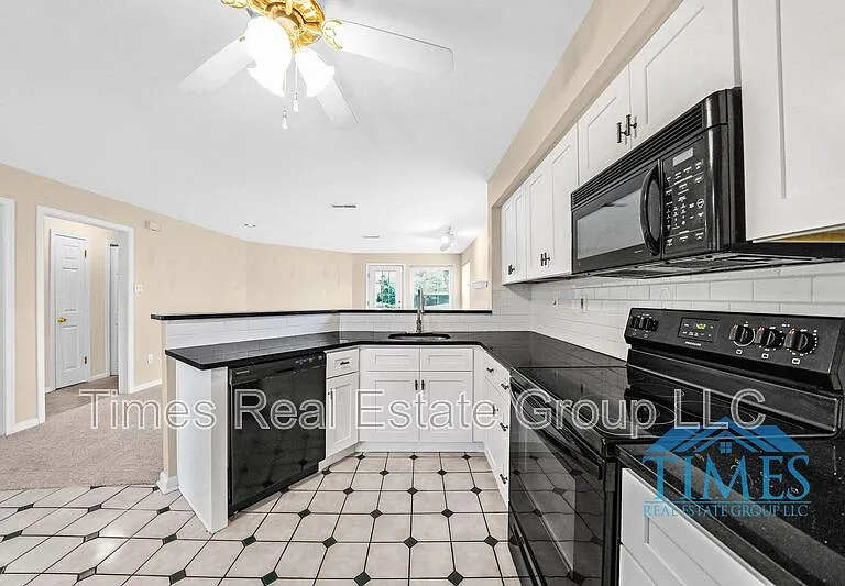 1101 Lexington Way — Photo 8