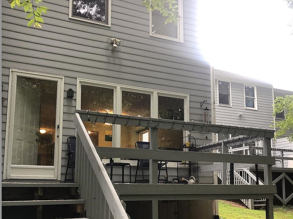 2nd image of 825 Edwards St #A