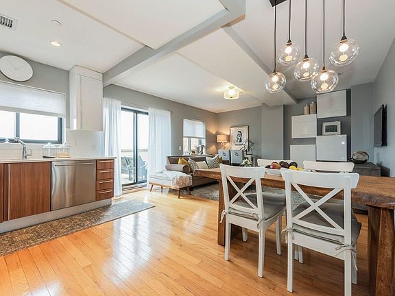 4th image of 3135 31st St APT 707