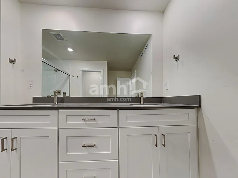 740 S Retort Ave — Photo 10