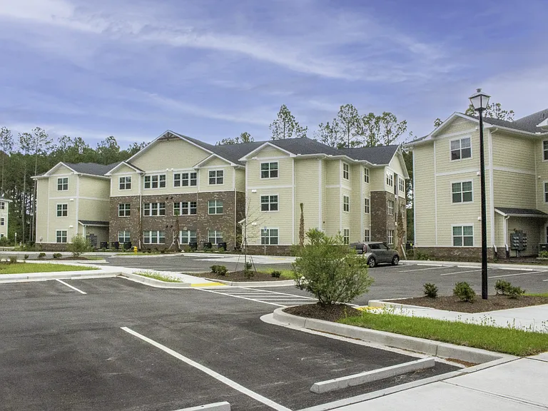 Waterford Pointe — Photo 1