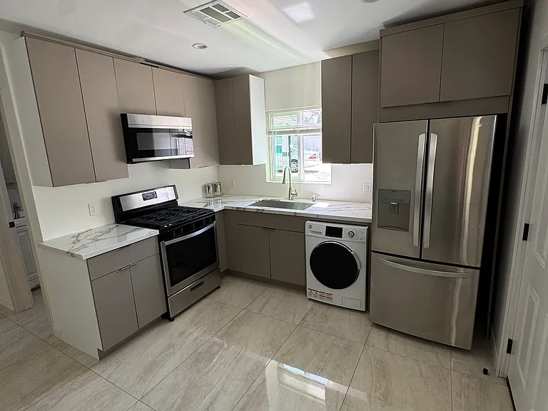 8342 Wilbur Ave — Photo 2