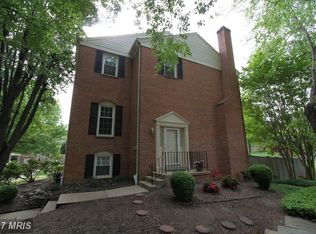 10431 Carriagepark Ct, Fairfax, VA 22032
