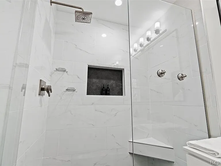 2566 Harrington Rd — Photo 37