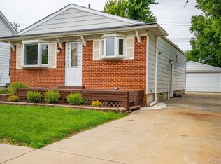 19235 Meier St, Roseville, MI 48066