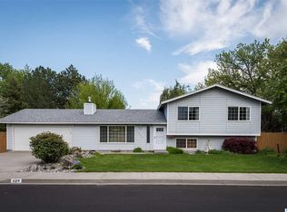 624 Meadows Dr E, Richland, WA 99352