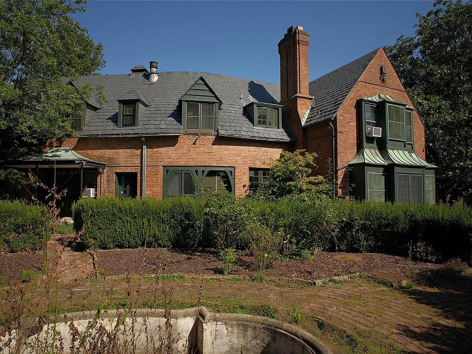 1st image of 7 Sunningdale Dr
