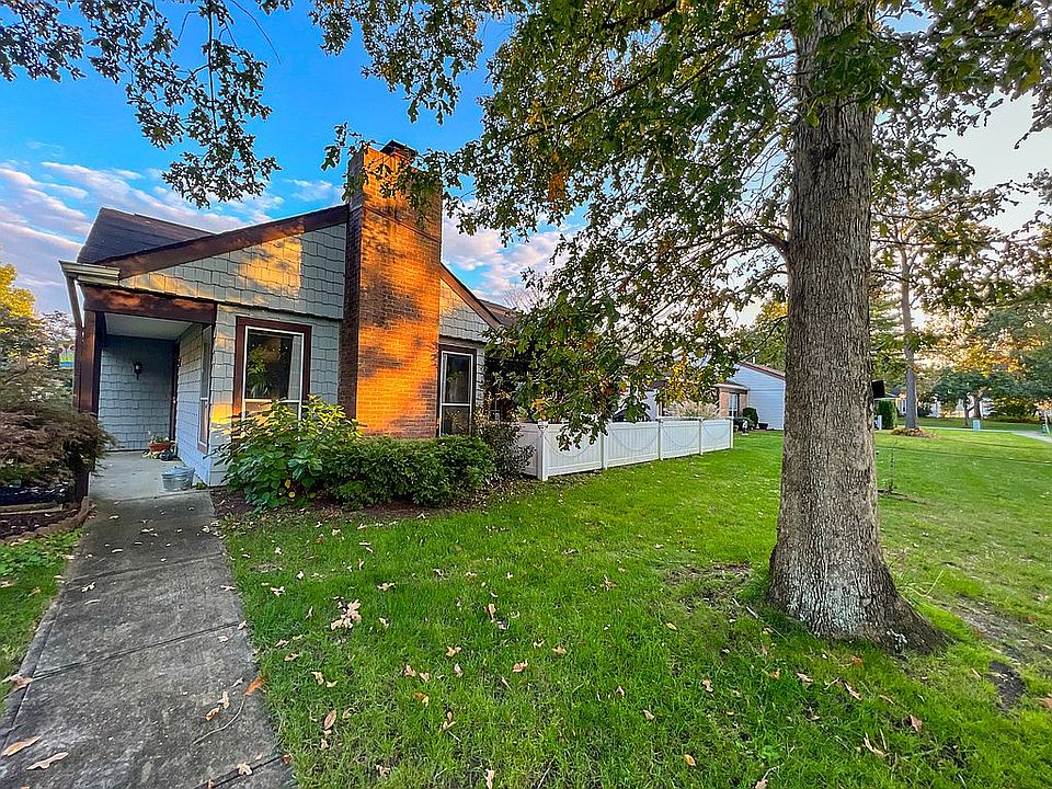 1st image of 752A Liverpool Cir