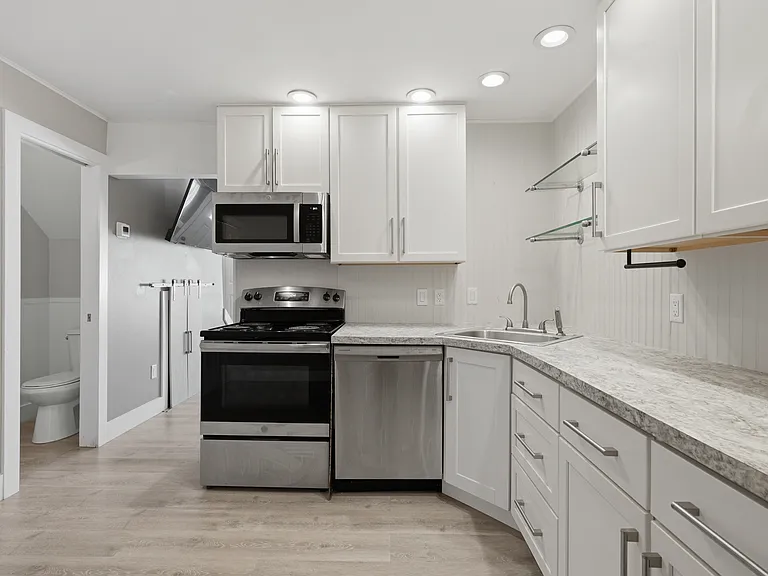 862 N Main St — Photo 4