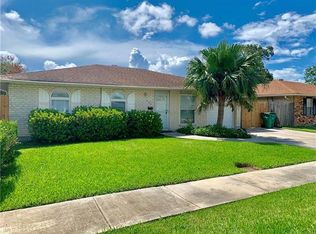 460 Grovewood Dr, Gretna, LA 70056