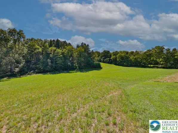 Summer Mountain Rd, Palmerton, PA 18071