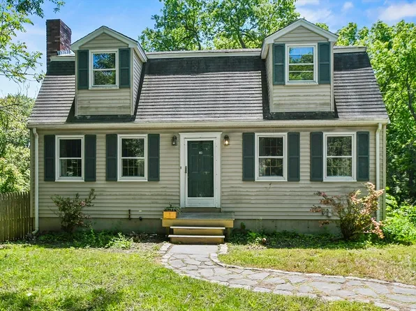 18 Lexington St, Woburn, MA 01801