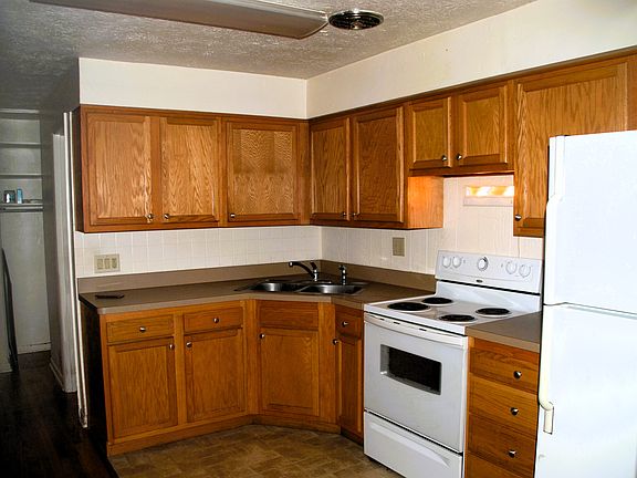 4th image of 3831 Lincolnway E #4