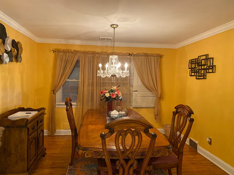 DING ROOM