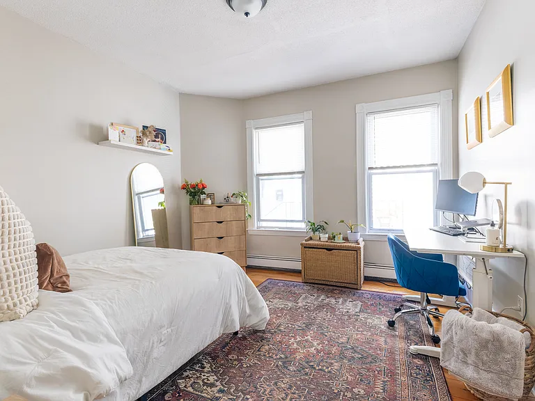 213 W 8th St #2 — Photo 2