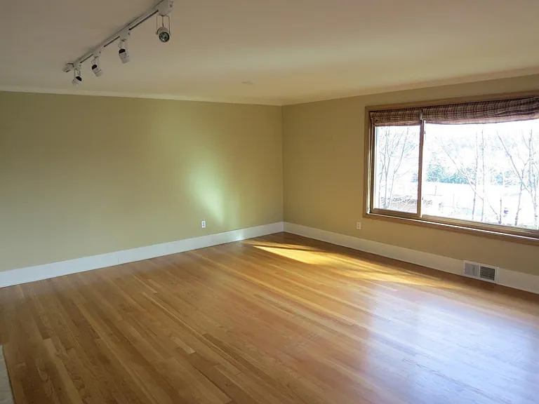 10502 Victory Ln NE — Photo 5