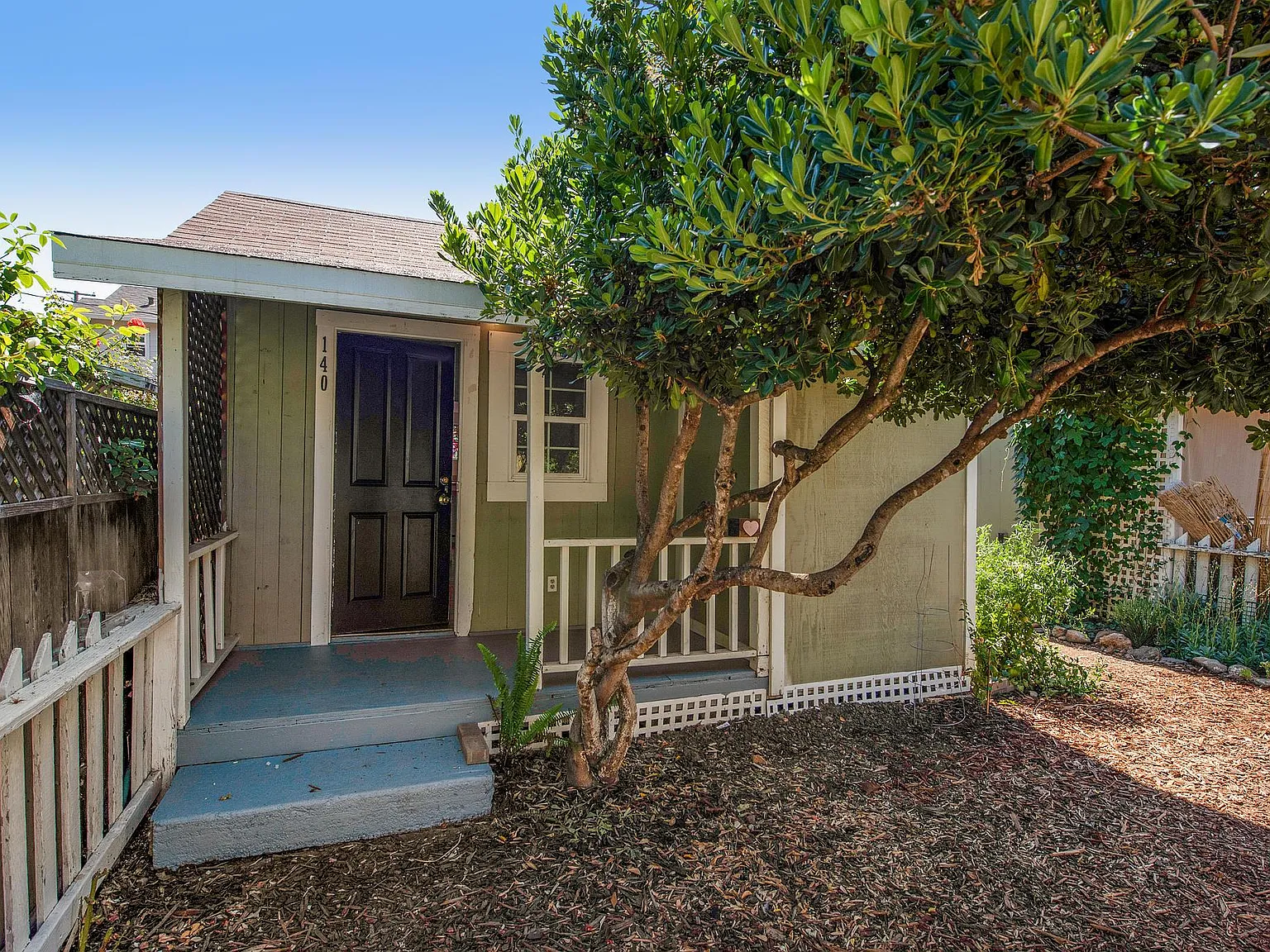 Studio, 300 sqft, $1,750 — Photo 4