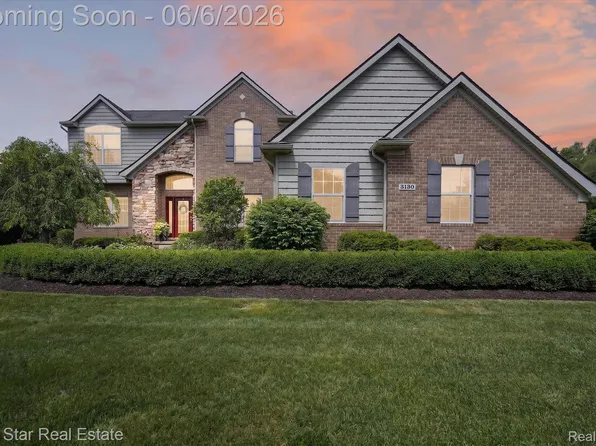 3130 Katie Ln, Milford, MI 48380