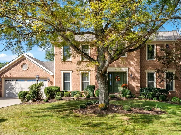 1061 Lakemont Dr, Bridgeville, PA 15017