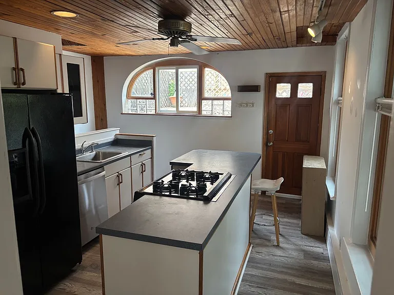 3916 Terrace St — Photo 3