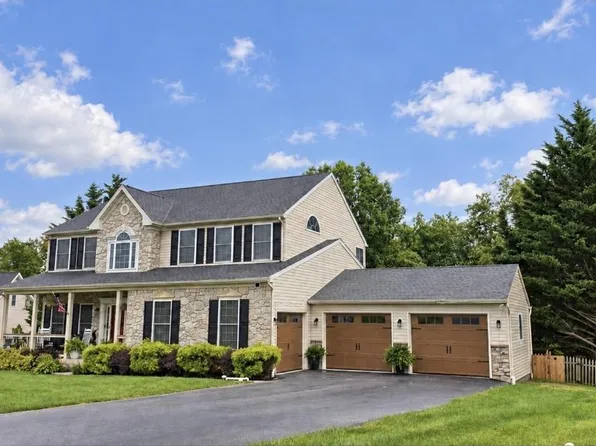 2945 Rexwood Dr, Glen Rock, PA 17327