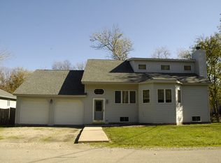 502 Pine Grove Rd, Lakemoor, IL 60051